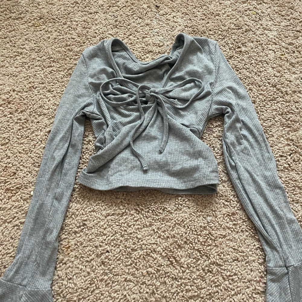 Grey long sleeve crop top